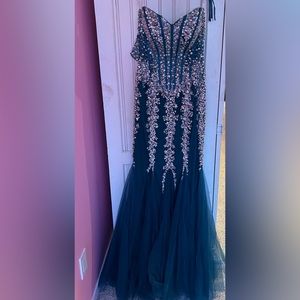 Formal mermaid style blue/green dress prom